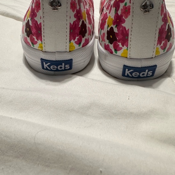 Floral Canvas Sneakers with Pink and White Design size 11 - Picture 3 of 5